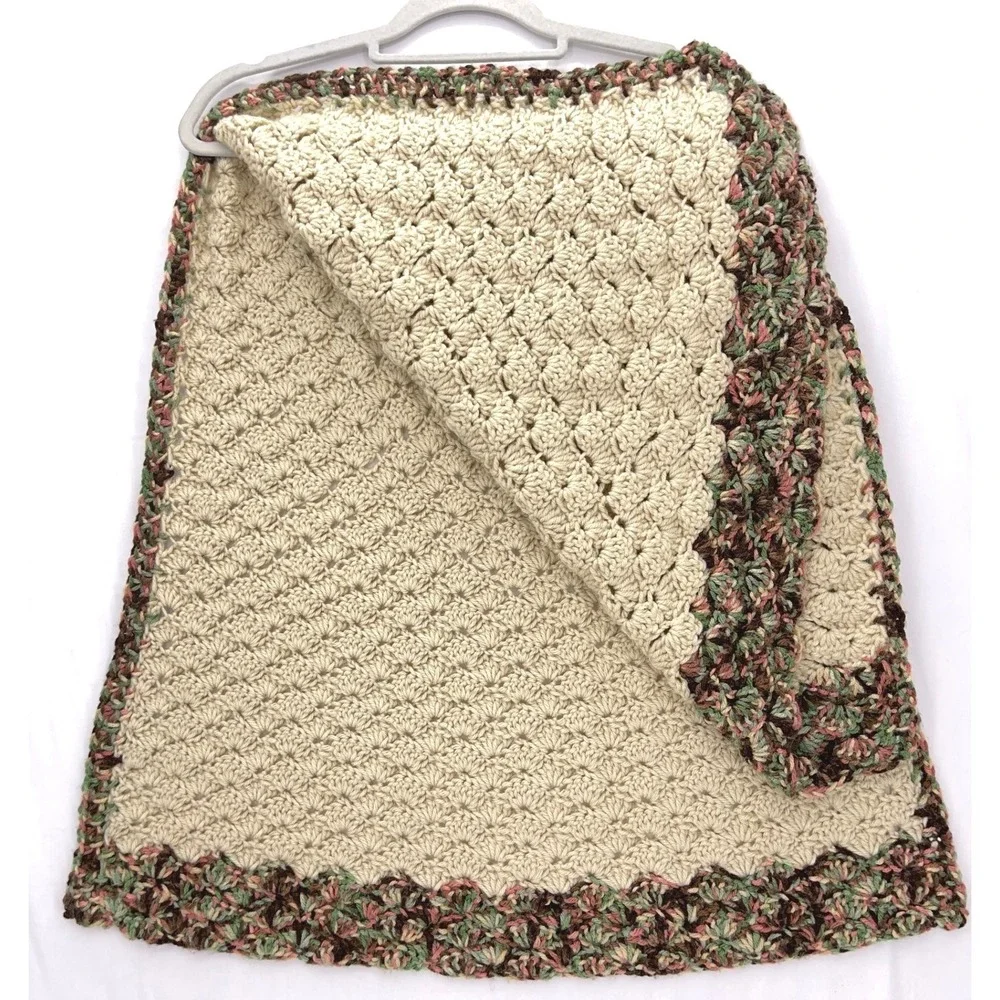 Handmade Cream Crochet Baby Blanket Shell Stitch Variegated Border 46